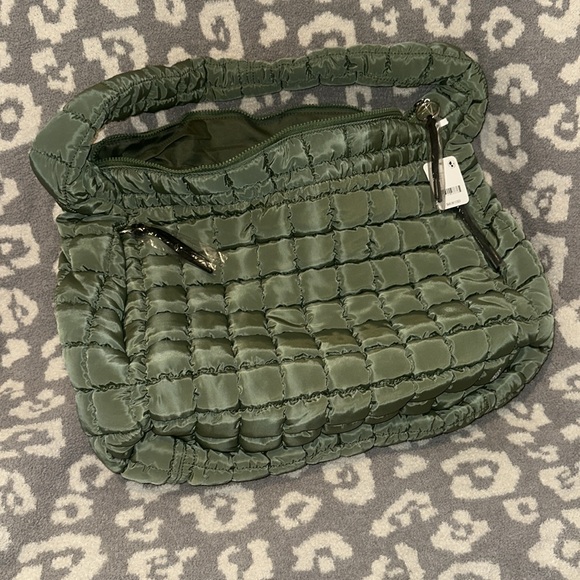 Free People FP Movement Quilted Carryall Bag in Washed Sage π New & Never Worn π - Picture 10 of 17